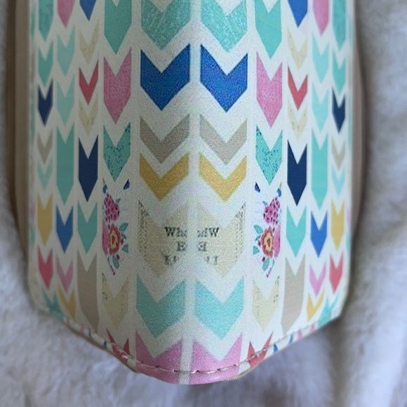 ❗️DONATED❗️EUC- FLORAL CHEVRON SYMBOL CLUTCH ZIPPER WALLET - Picture 11 of 11